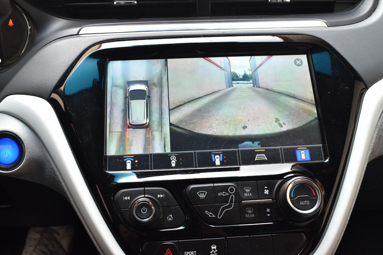 Used 2020 Chevrolet Bolt Premier w/ Infotainment Package FWD image 31