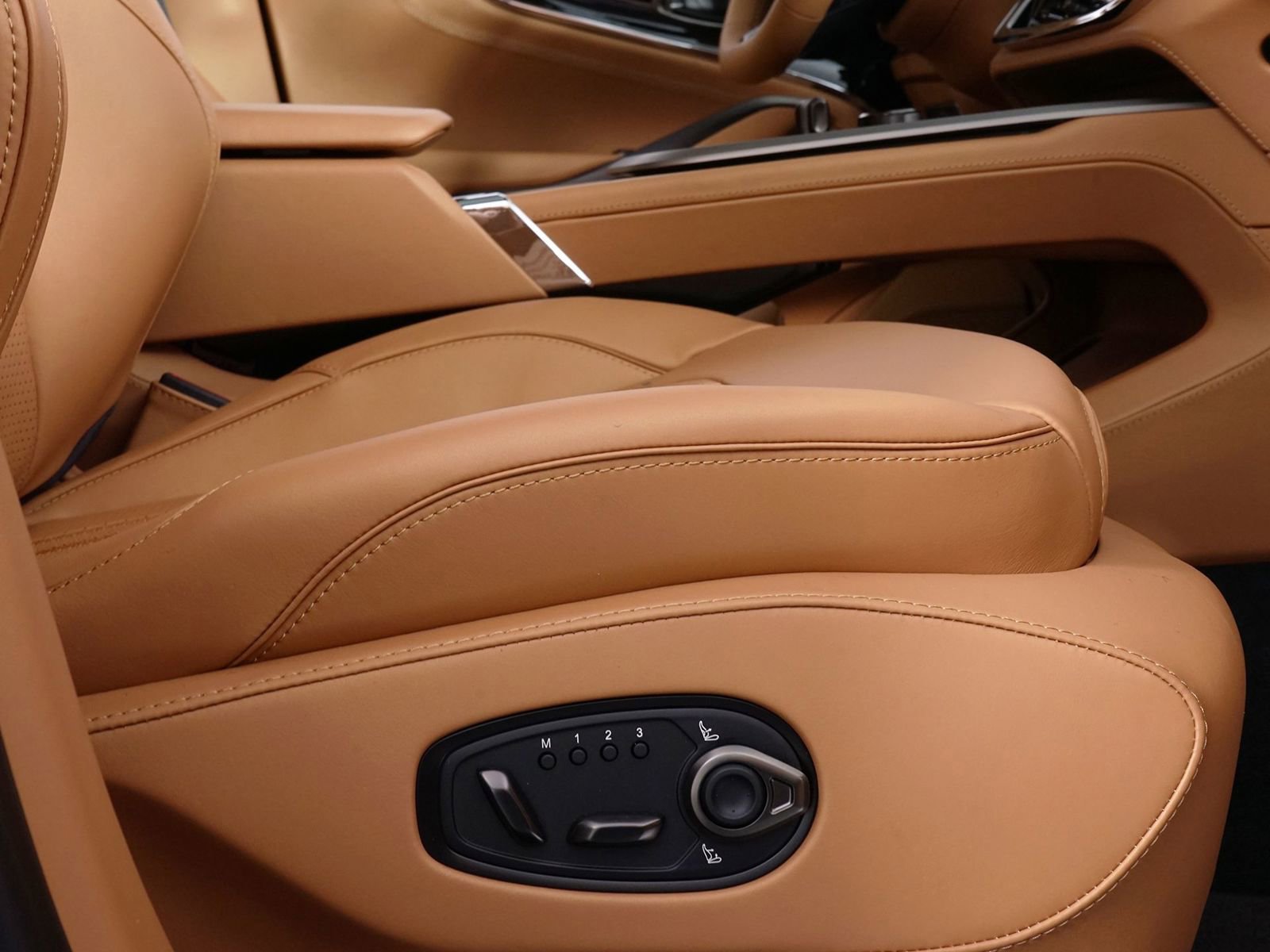 New 2026 Aston Martin DBX 707 image 16