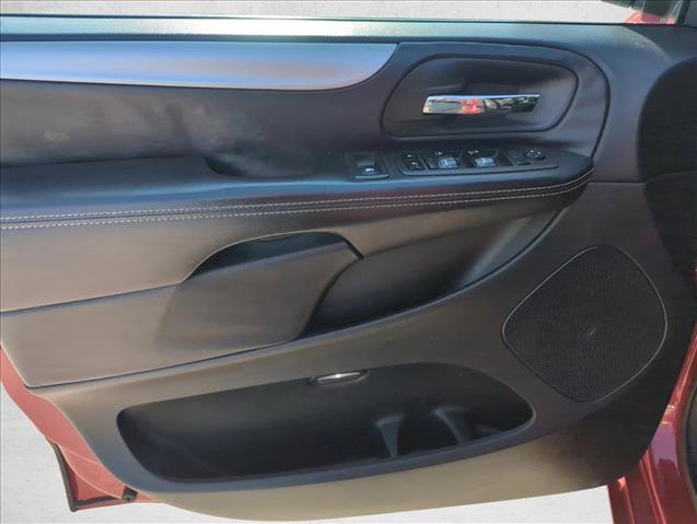 Used 2014 Dodge Grand Caravan SXT w/ Blacktop Package FWD image 10
