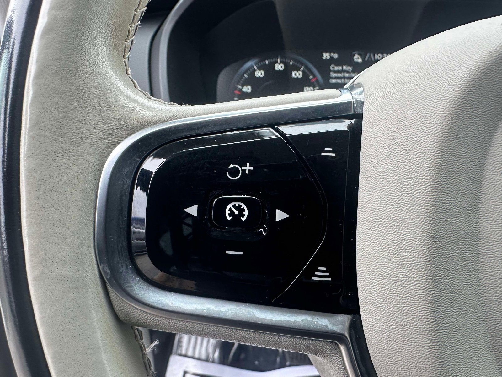 Used 2021 Volvo XC90 T6 Inscription w/ Climate Package image 18