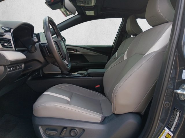 Used 2025 Toyota Camry SE w/ Convenience Package FWD image 17