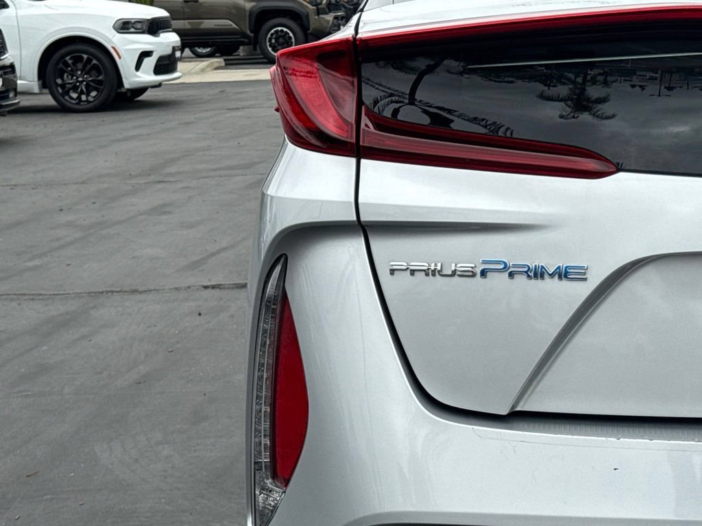 Certified 2021 Toyota Prius Prime XLE w/ Carpet Mat Package (TMS) FWD image 14