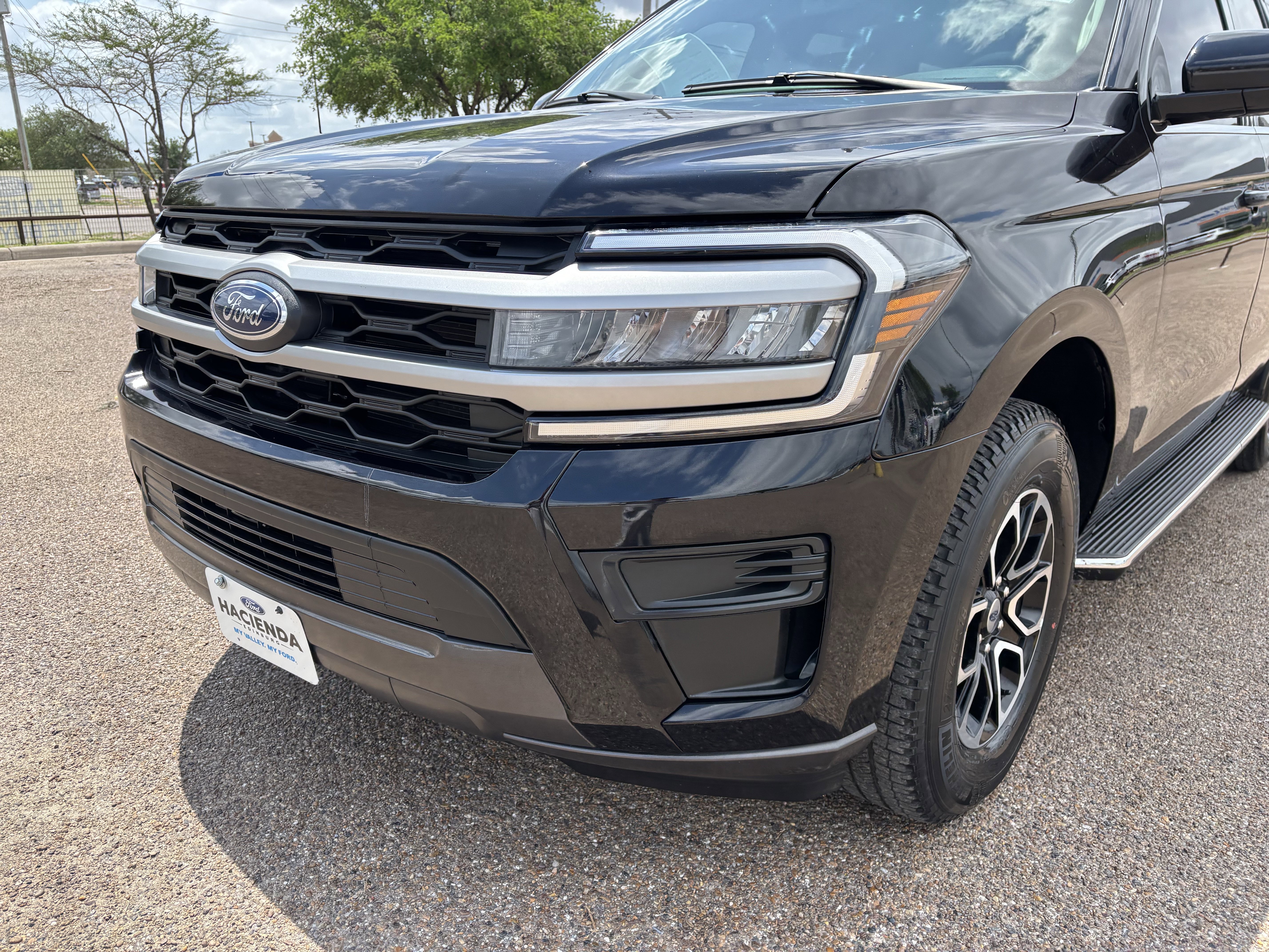 Certified 2023 Ford Expedition XLT RWD image 11