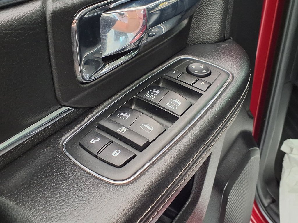 Used 2013 RAM 1500 Laramie w/ Convenience Group AWD/4WD image 4