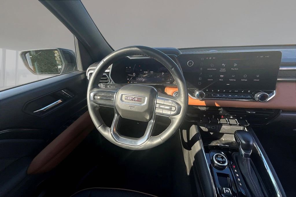 Used 2024 GMC Canyon AT4 w/ AT4 Premium Package AWD/4WD image 9