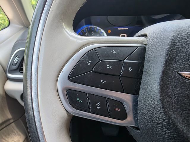 Used 2020 Chrysler Pacifica Limited FWD image 29