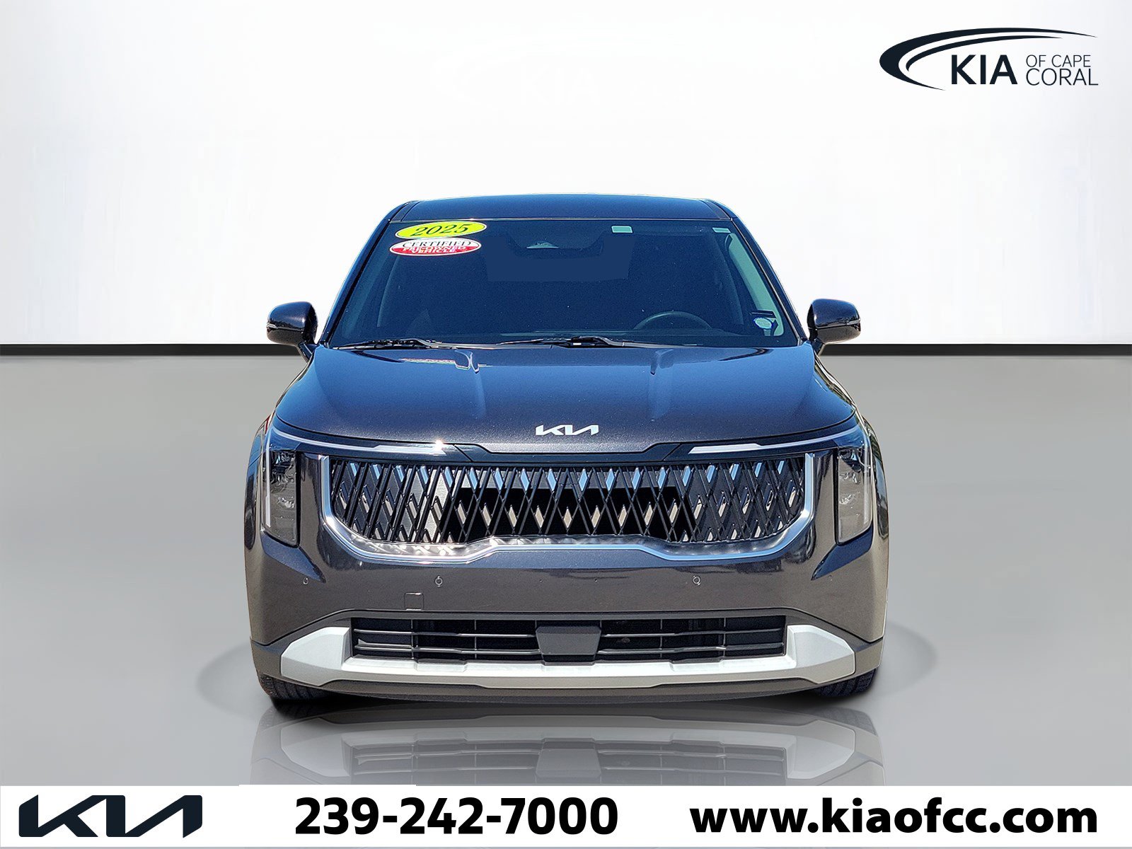 Certified 2025 Kia Carnival LX FWD image 2