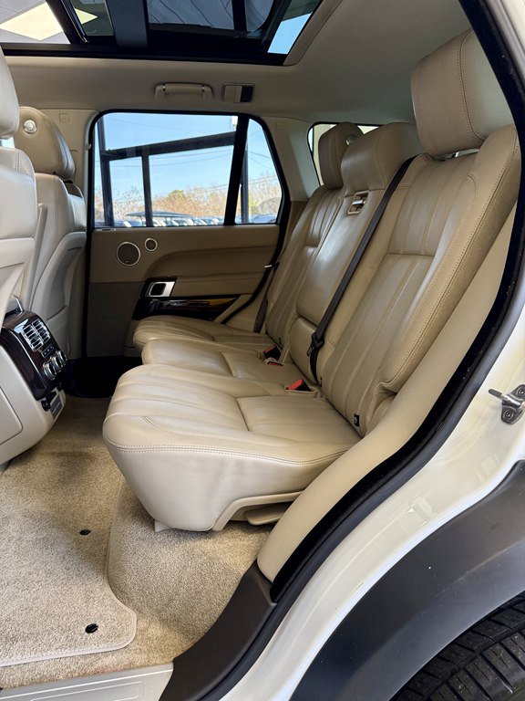 Used 2017 Land Rover Range Rover HSE image 17