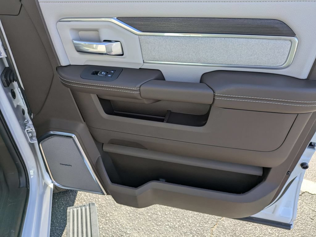 New 2026 RAM 2500 Laramie AWD/4WD image 34