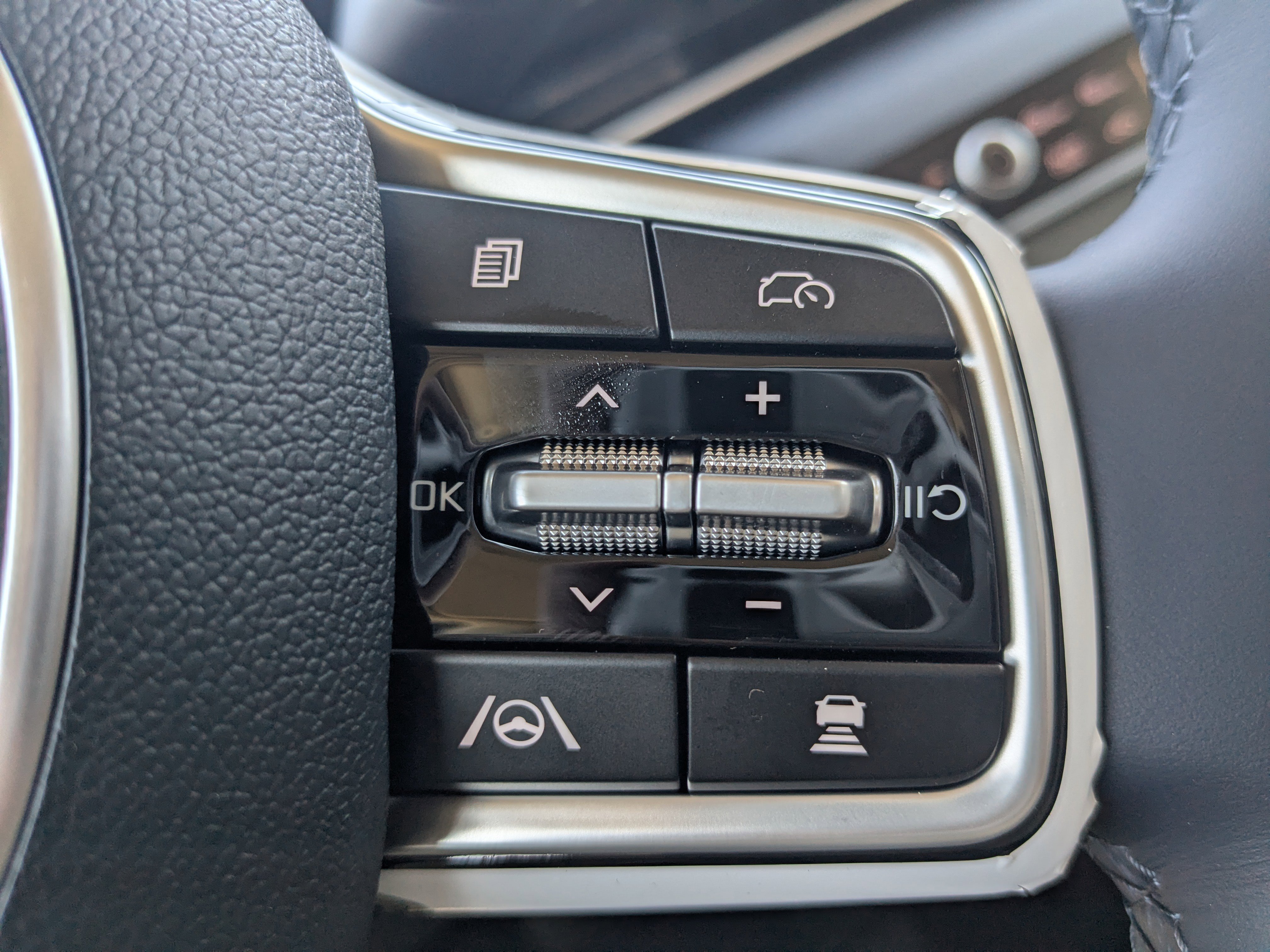 New 2026 Kia Carnival EX FWD image 40