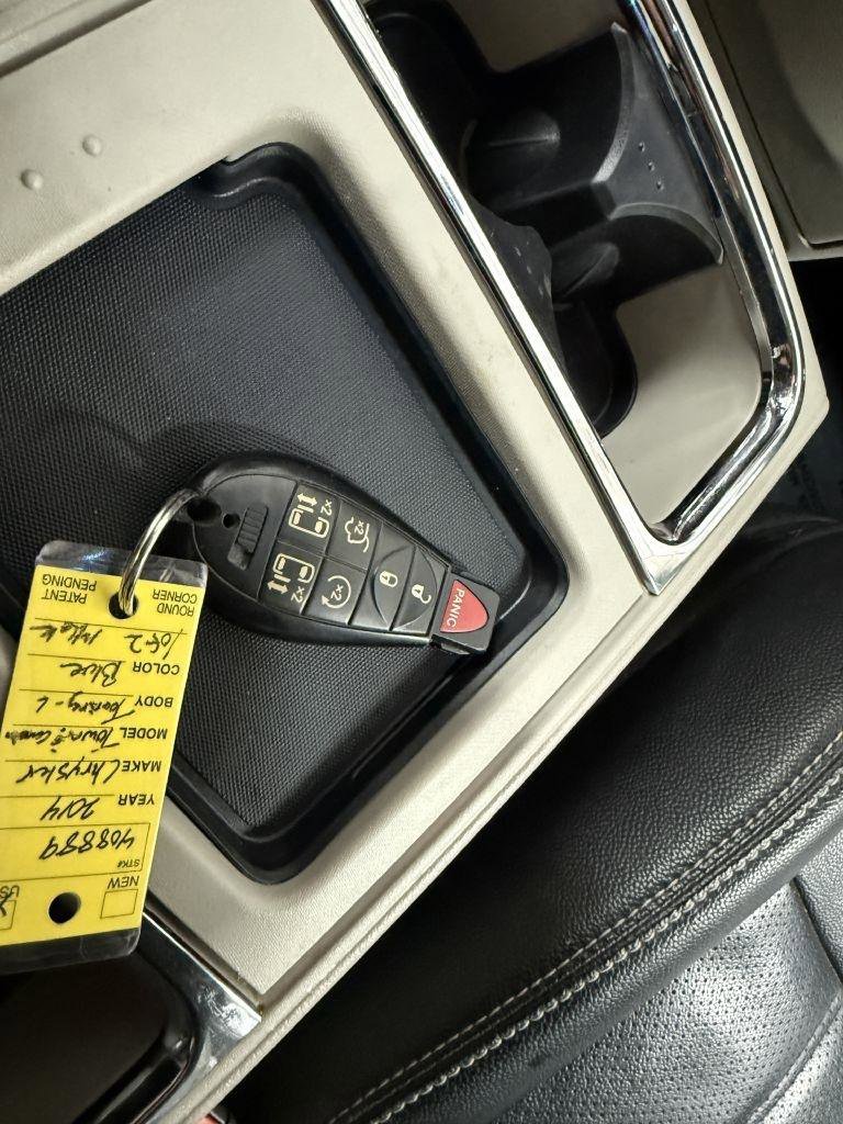 Used 2014 Chrysler Town & Country Touring-L w/ Driver Convenience Group FWD image 38