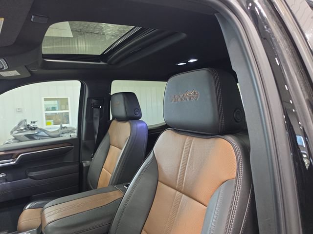 Used 2024 Chevrolet Silverado 1500 High Country w/ High Country Premium Package AWD/4WD image 16