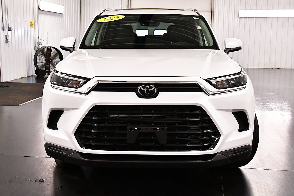 Used 2025 Toyota Grand Highlander AWD Hybrid image 2