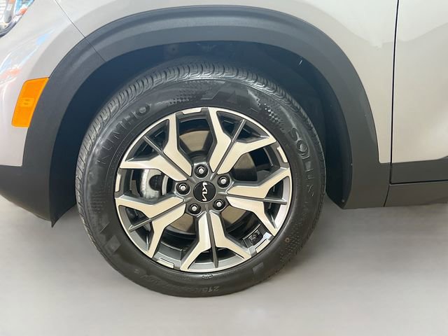 Certified 2023 Kia Seltos EX image 32