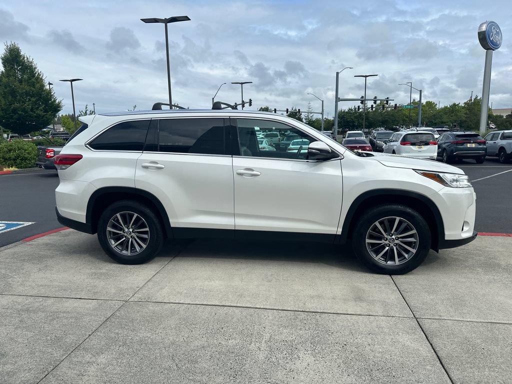 Used 2019 Toyota Highlander XLE FWD image 5