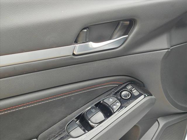 Used 2023 Nissan Altima 2.5 SR w/ SR Premium Package image 11