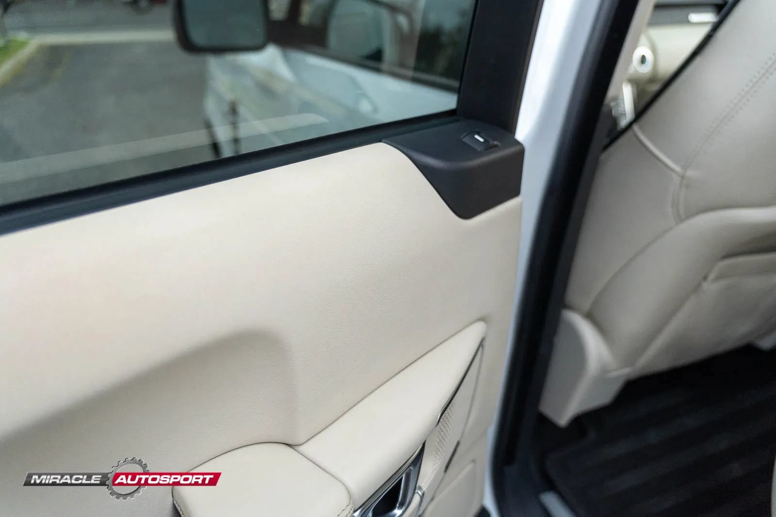 Used 2012 Land Rover Range Rover Supercharged AWD/4WD image 21