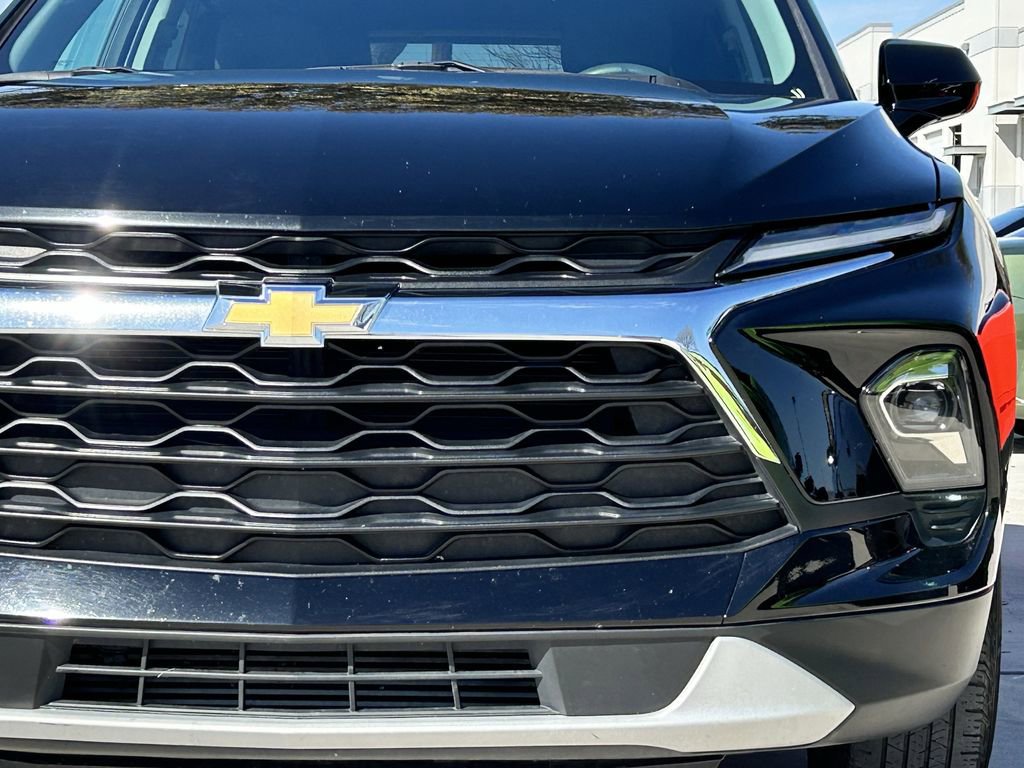 Used 2025 Chevrolet Blazer LT image 9