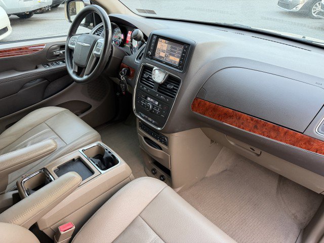Used 2012 Chrysler Town & Country Touring-L w/ Entertainment Group #2 FWD image 20