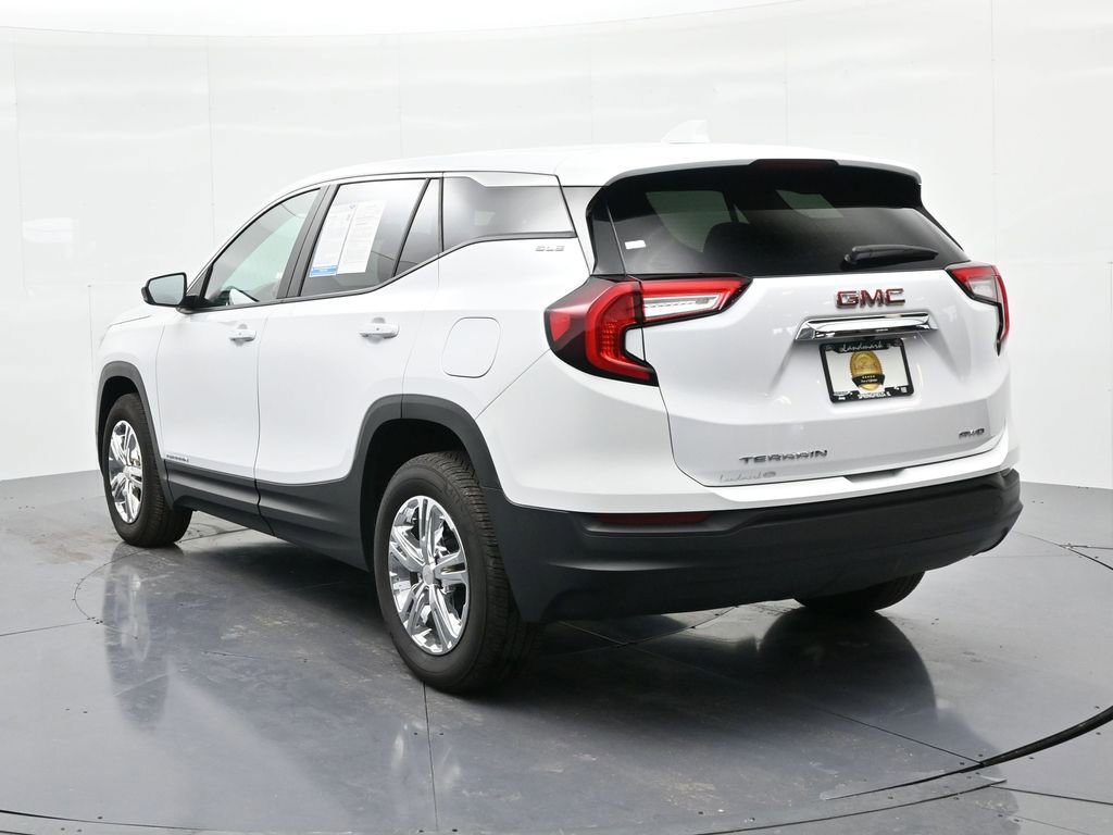 Used 2024 GMC Terrain SLE image 8