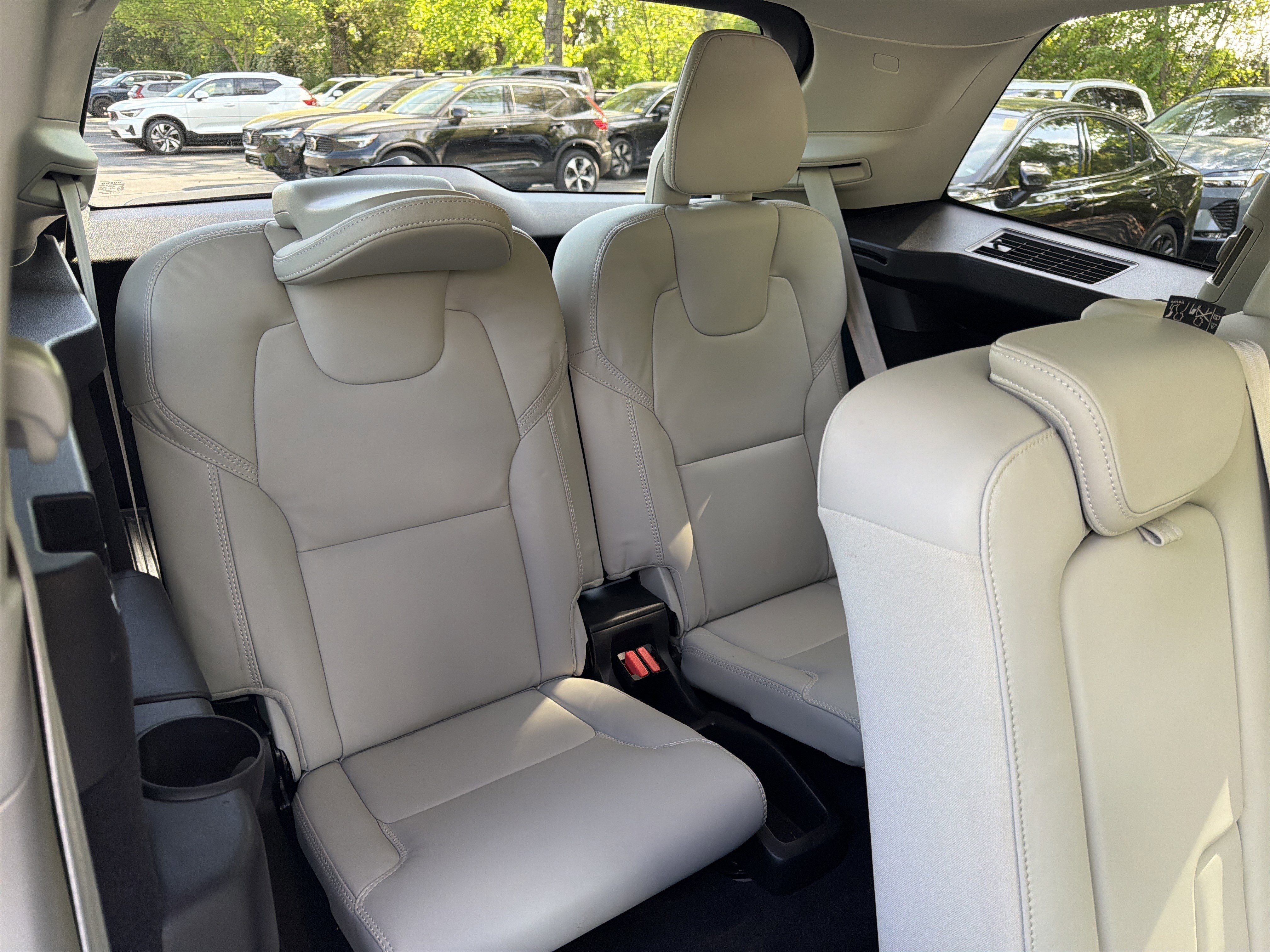 Certified 2024 Volvo XC90 T8 Ultimate w/ Protection Package Premier image 33