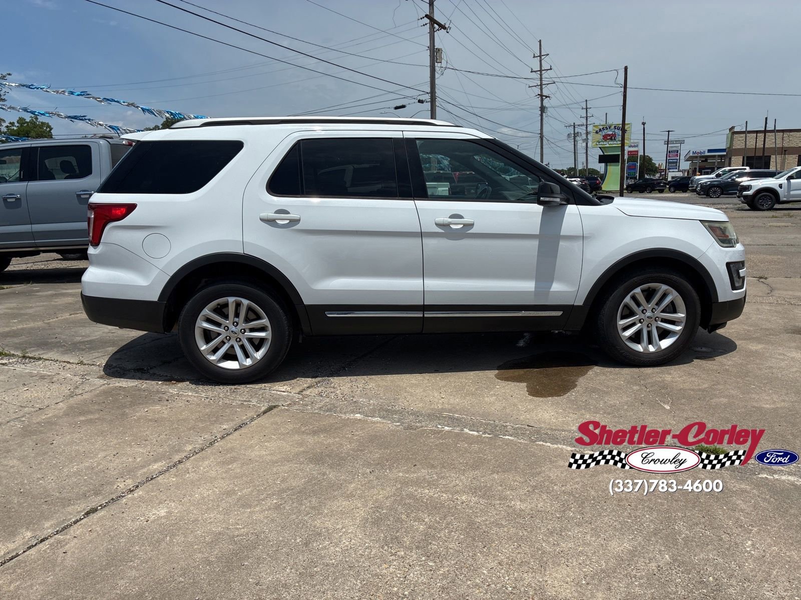 Used 2017 Ford Explorer XLT FWD image 7