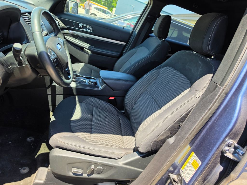 Used 2018 Ford Explorer XLT AWD/4WD image 6