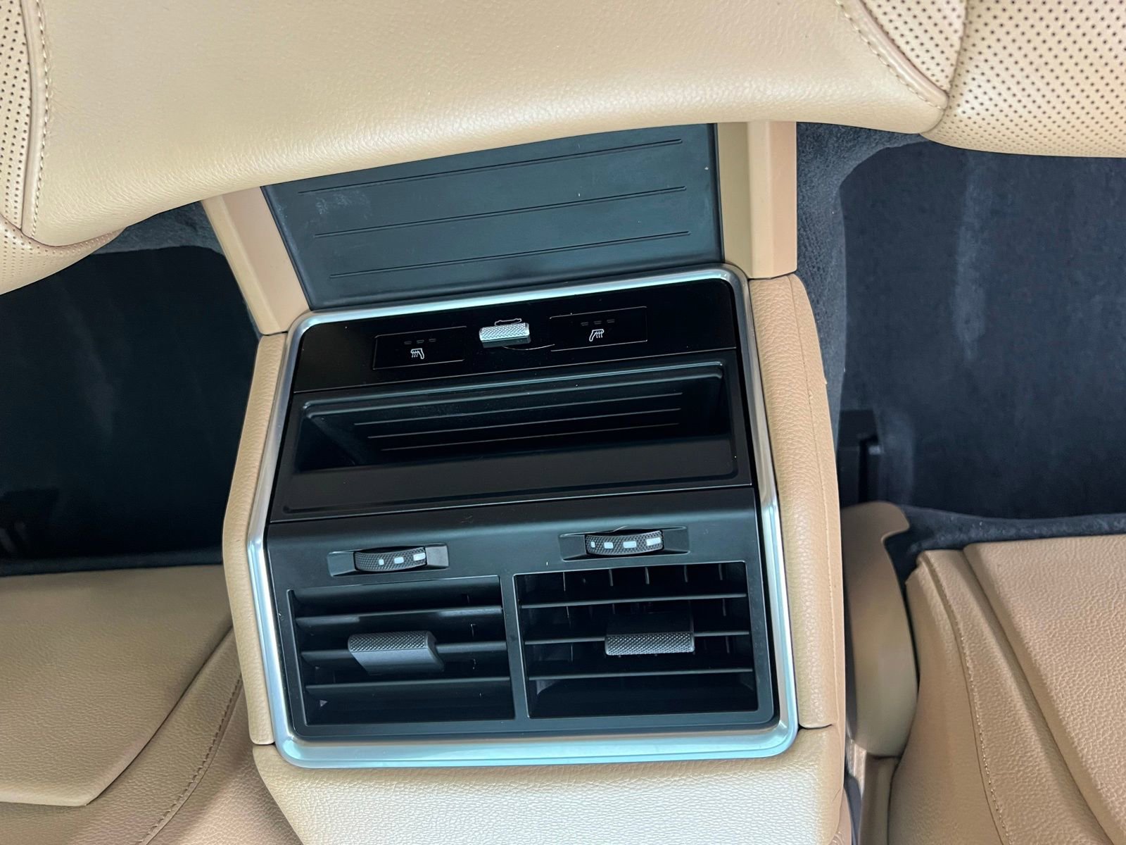 Used 2018 Porsche Panamera 4S AWD/4WD image 39