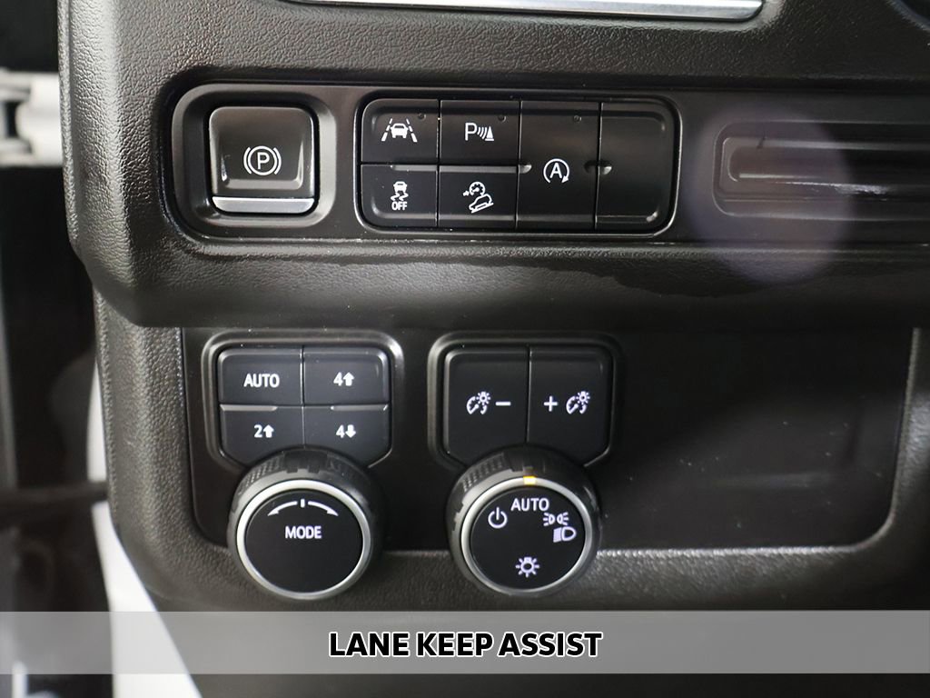 Used 2023 Chevrolet Suburban Premier AWD/4WD image 4
