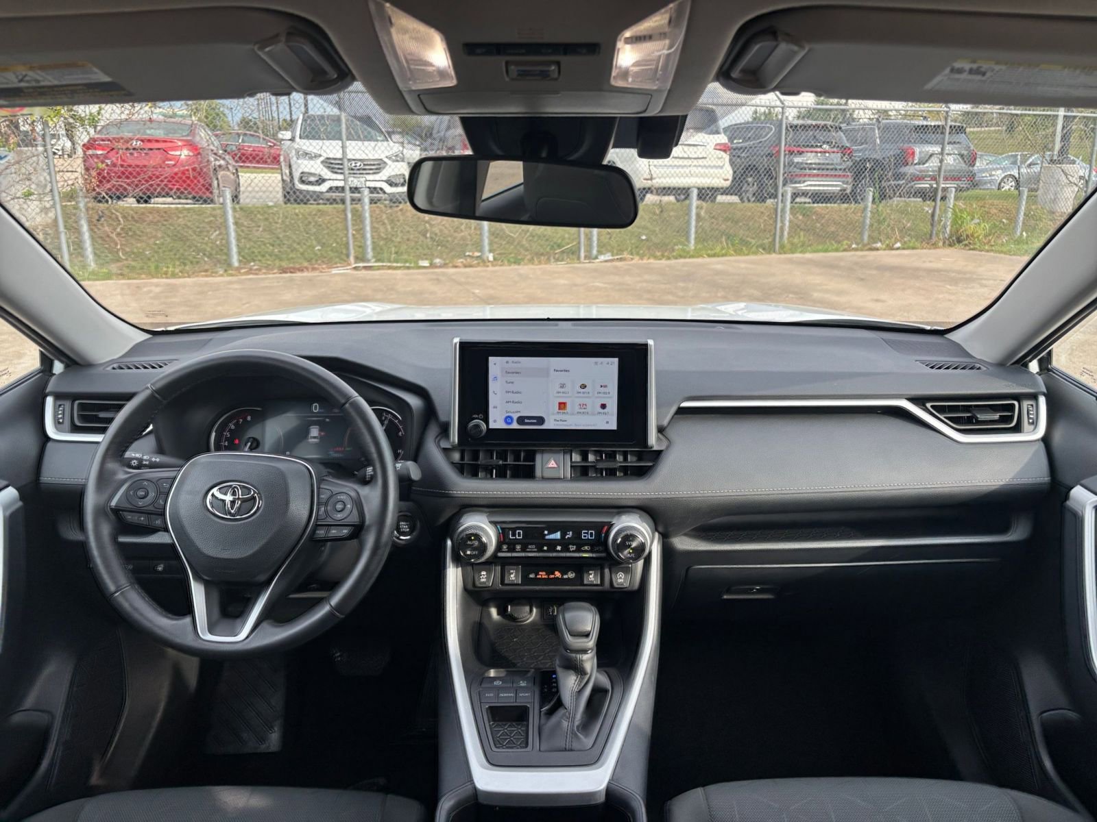 Used 2025 Toyota RAV4 XLE image 33