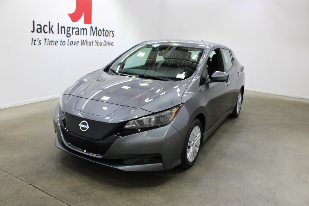 Used 2025 Nissan Leaf S FWD image 2