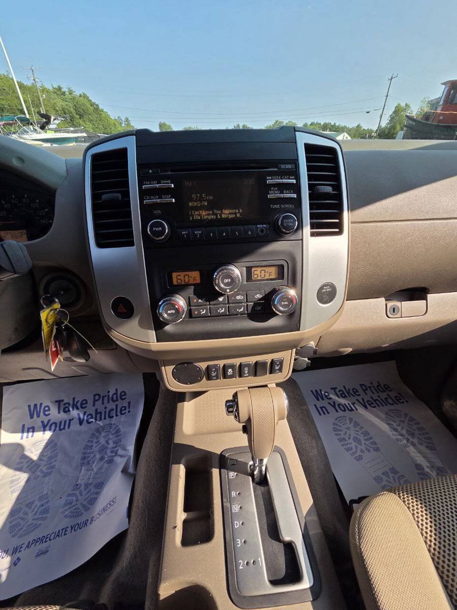 Used 2014 Nissan Frontier SV w/ SV Value Truck Package RWD image 23