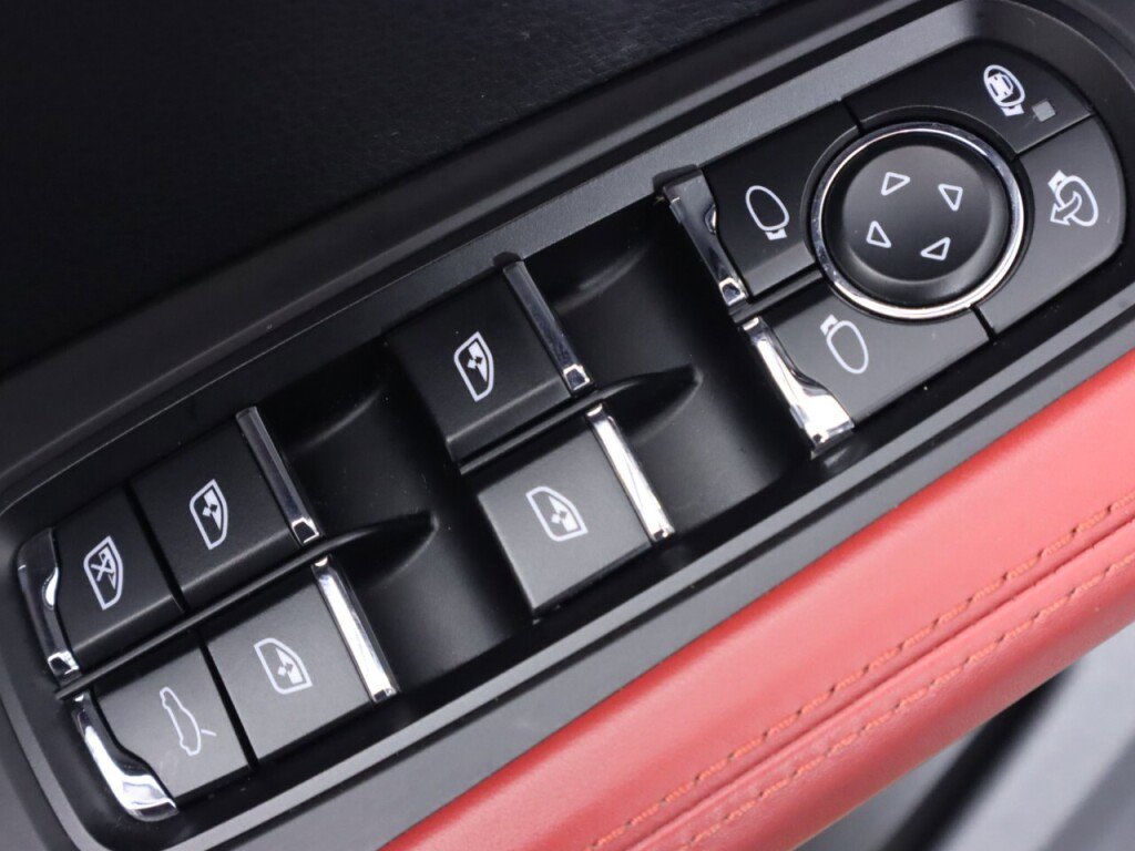 Used 2017 Porsche Macan S image 29