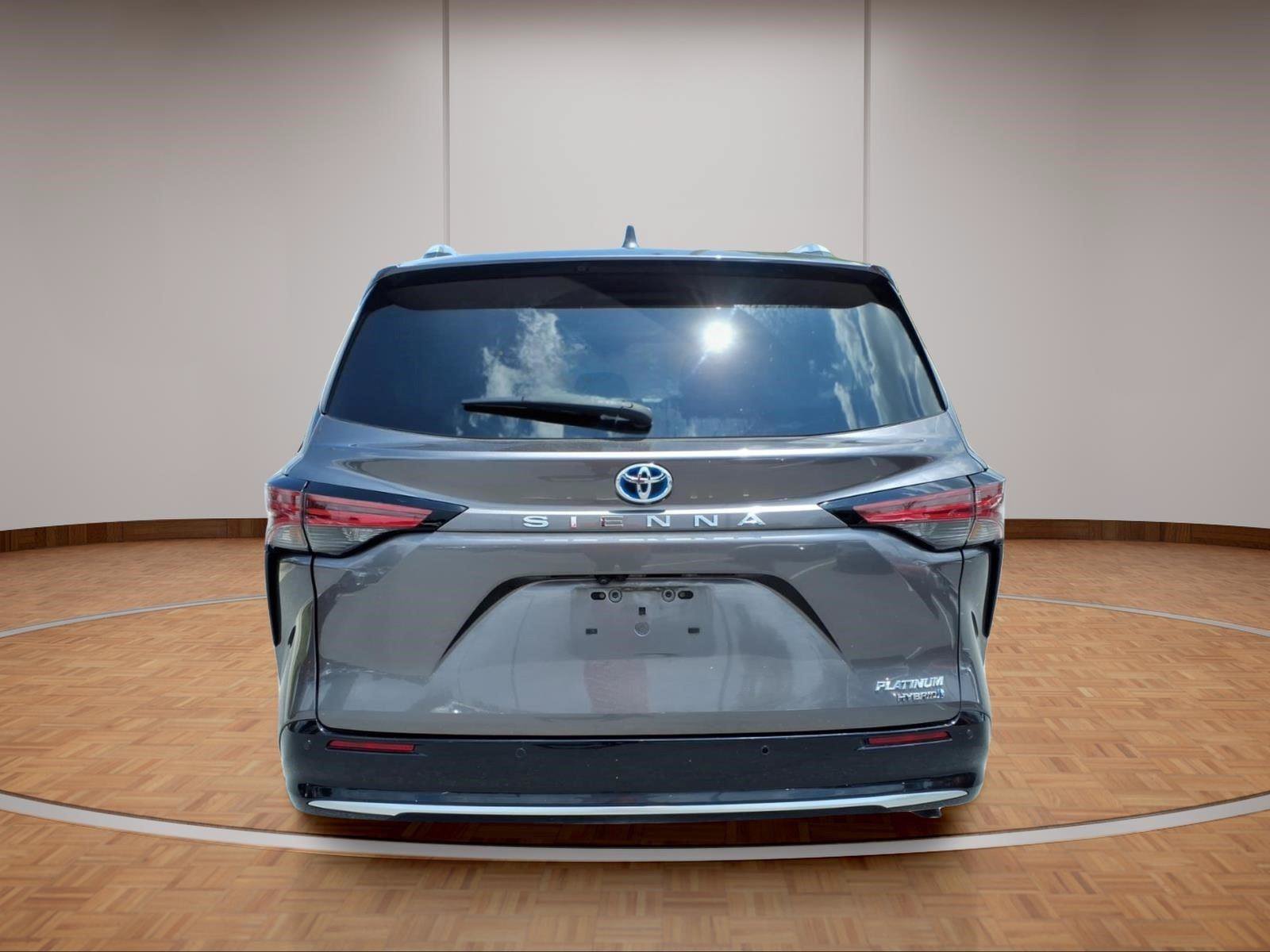 Used 2022 Toyota Sienna Platinum FWD image 5