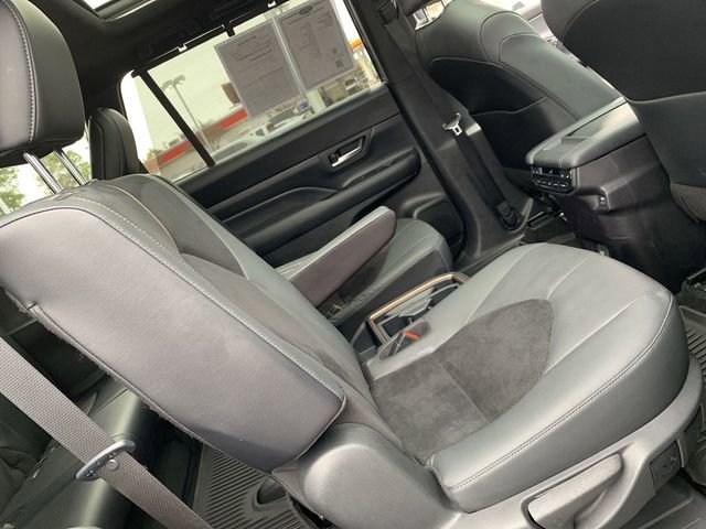 Used 2024 Toyota Grand Highlander AWD Hybrid image 12