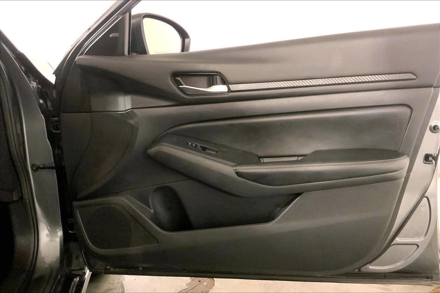 Used 2025 Nissan Altima 2.5 SV FWD image 25