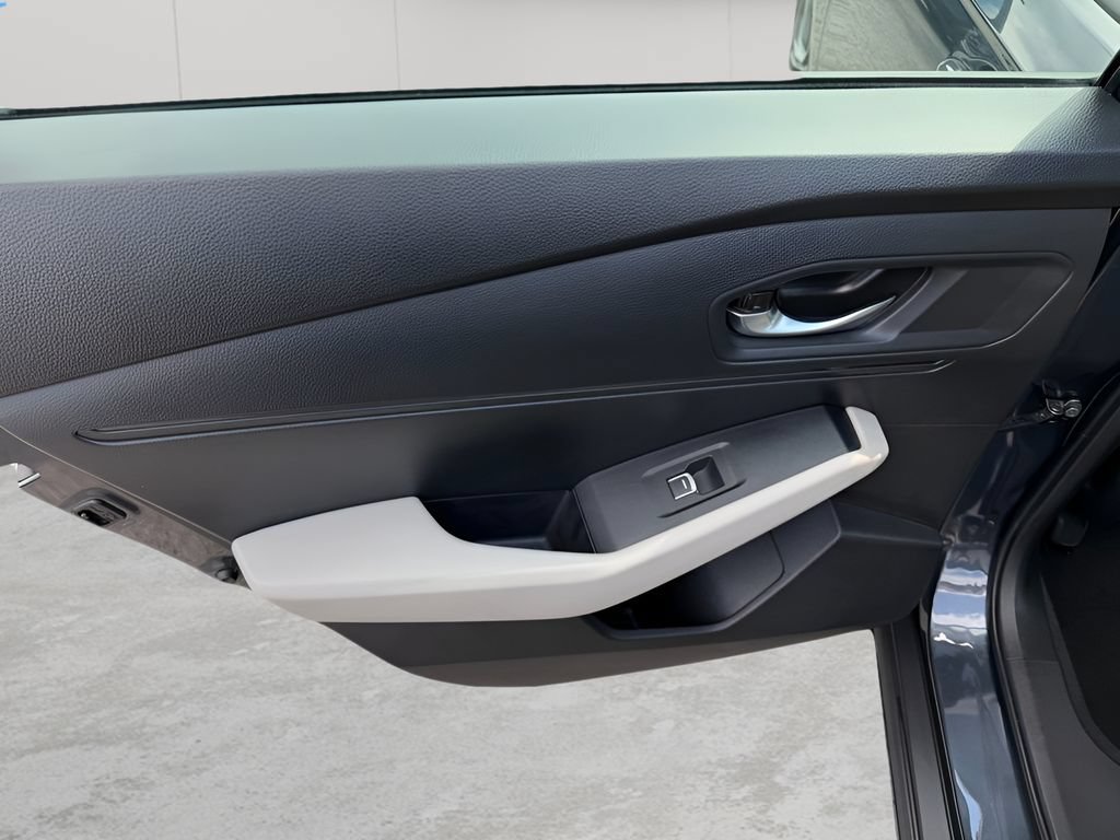 Used 2023 Honda Accord EX image 8