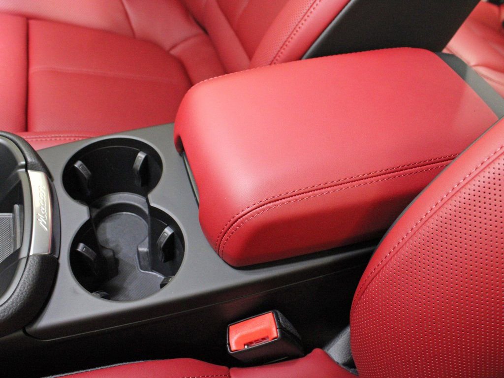 Certified 2025 Porsche Macan image 29