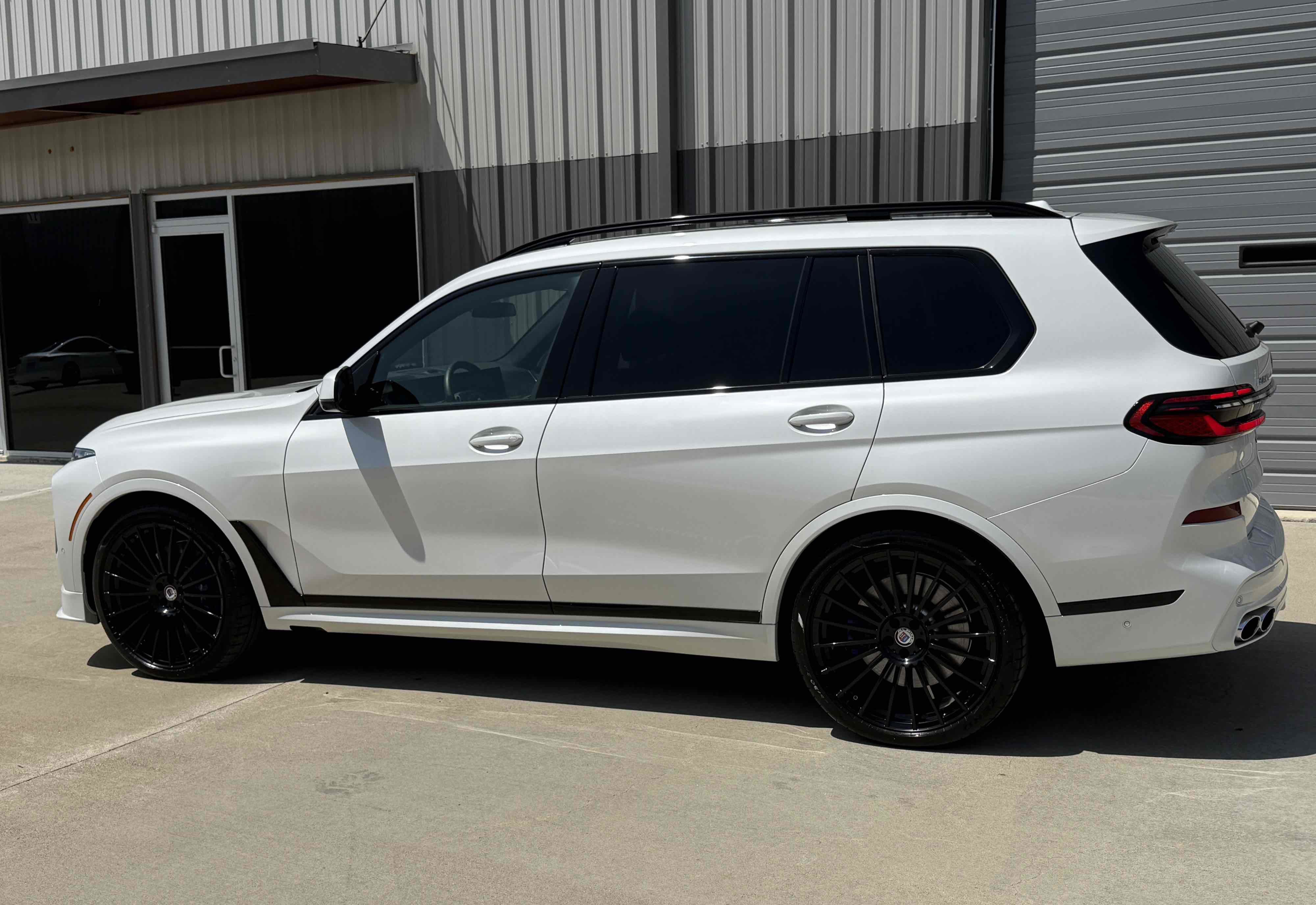 Used 2025 BMW ALPINA XB7 AWD/4WD image 89