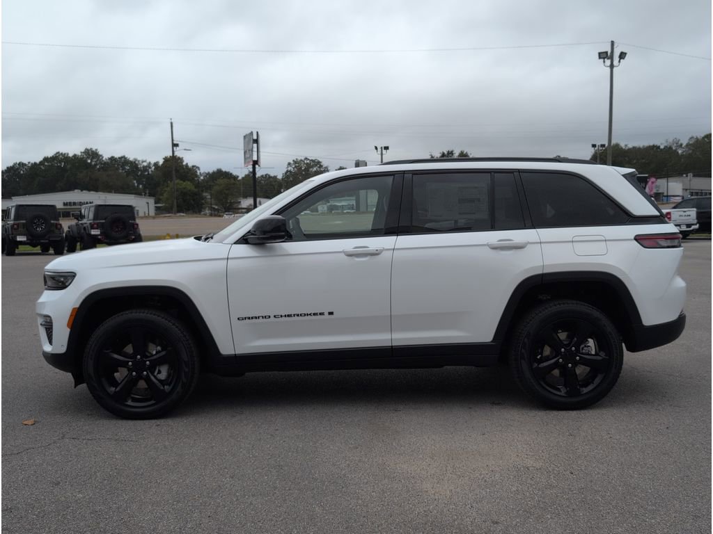 New 2025 Jeep Grand Cherokee Limited w/ Luxury Tech Group II image 2