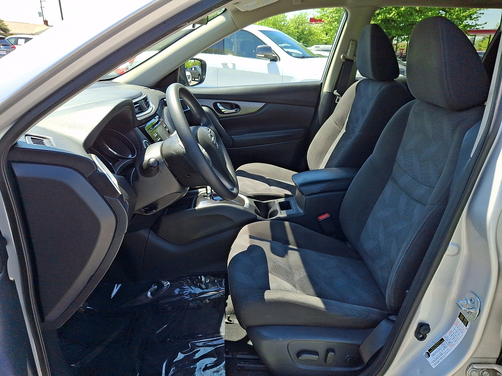 Used 2016 Nissan Rogue SV AWD/4WD image 13