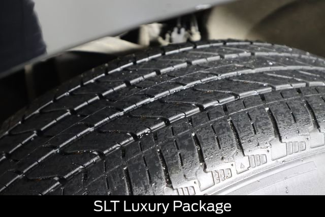 Used 2021 GMC Yukon XL SLT w/ SLT Premium Package image 18