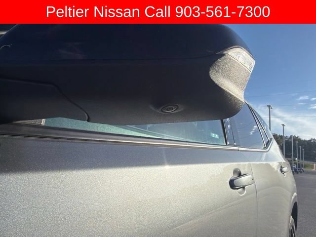 Used 2024 GMC Terrain SLT w/ Tech Package FWD image 9