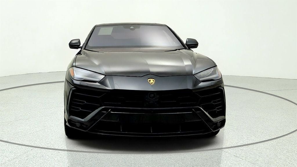 Used 2019 Lamborghini Urus AWD/4WD image 2