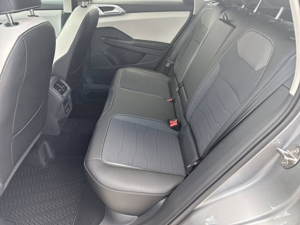 New 2026 Volkswagen Taos SE FWD image 23