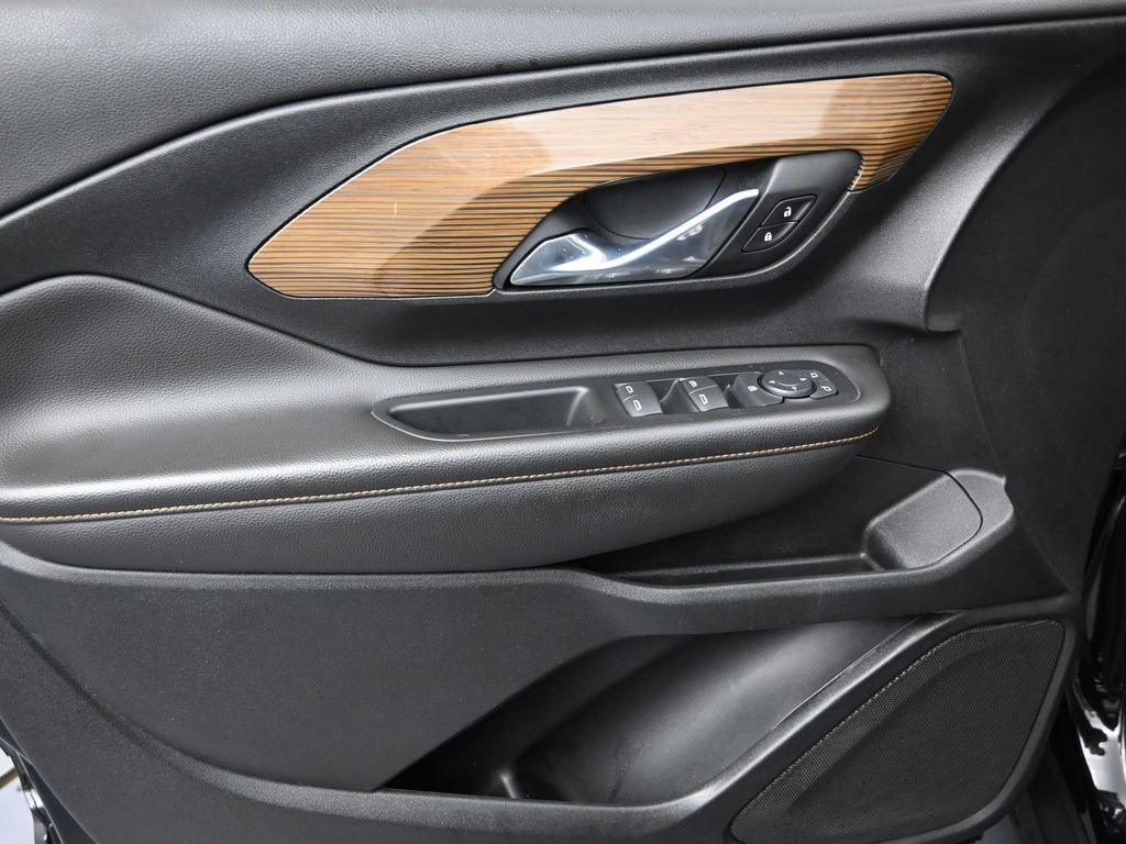 Used 2021 GMC Terrain SLE w/ Elevation Edition image 12