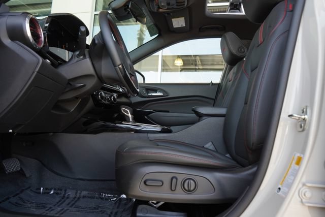 Used 2026 Chevrolet Trax RS w/ Sunroof Package FWD image 25