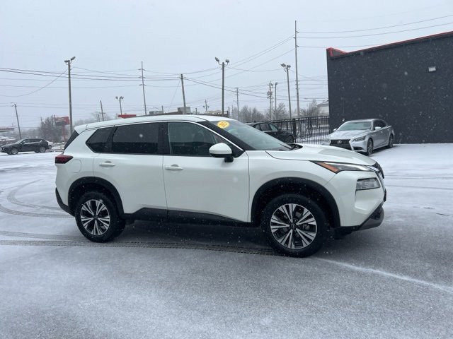 Used 2023 Nissan Rogue SV image 3