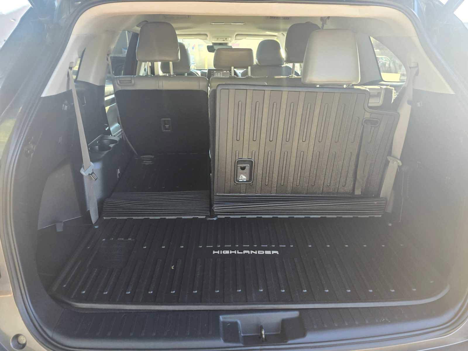 Used 2022 Toyota Highlander XLE image 18