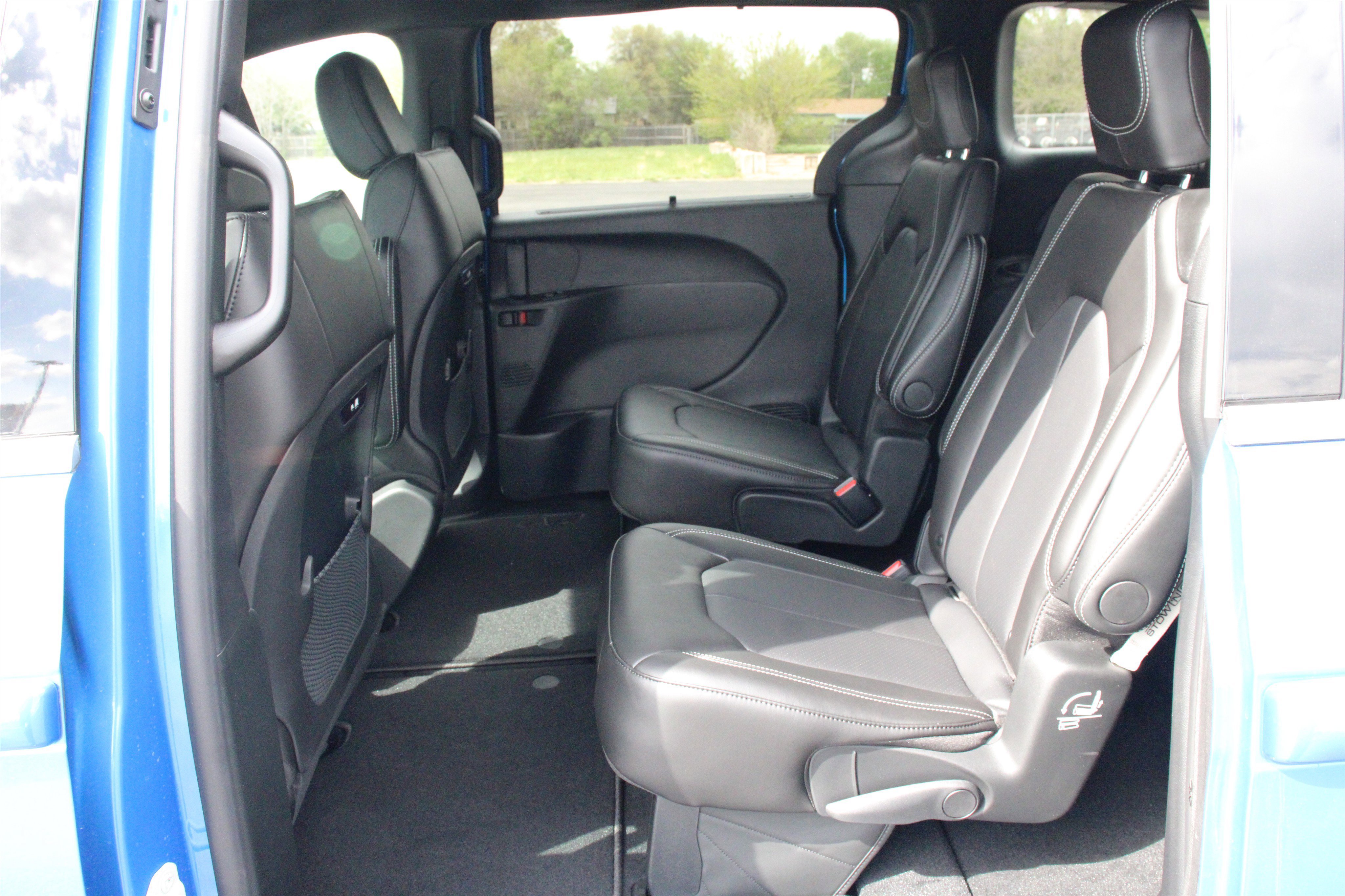 New 2026 Chrysler Pacifica Select FWD image 23